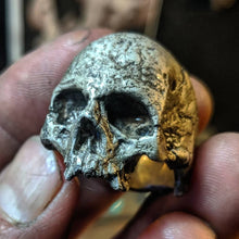 Load image into Gallery viewer, Decayed Jawless Skull Ring