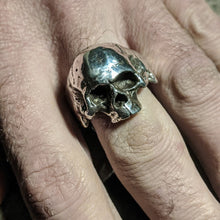 Load image into Gallery viewer, Roller Skull Ring